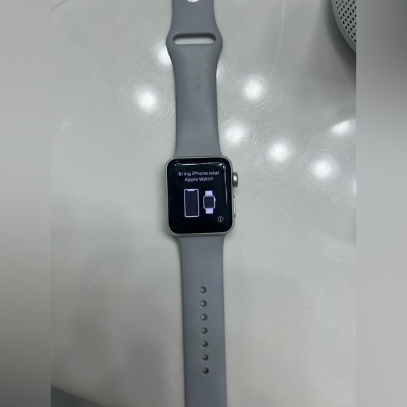 Apple Watch Series 3 38mm Silver case Grey Apple s/m Band GPS - Picture 3 of 6